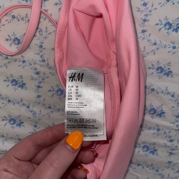 H&M swimsuit top - Picture 2 of 2